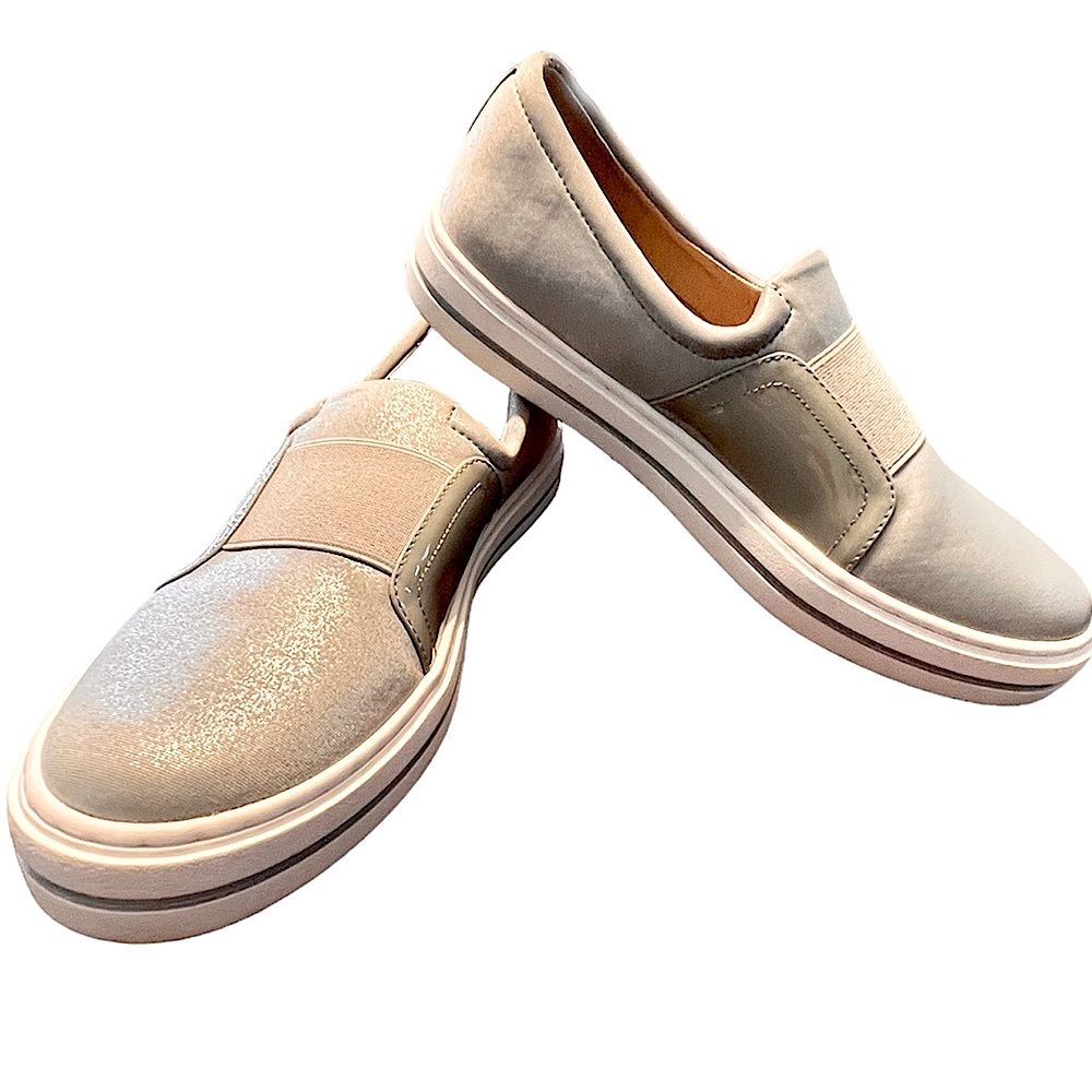 VANELI Sports silver gray w/hint of shimmer & gray patent trim w/elastic strap